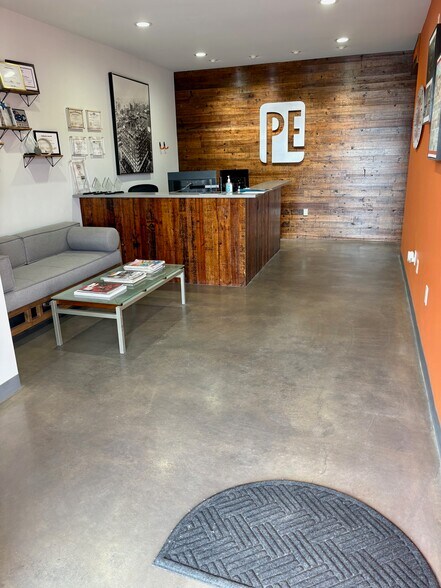 More Photos Of 326 Almedia Rd, Saint Rose Warehouse For Lease