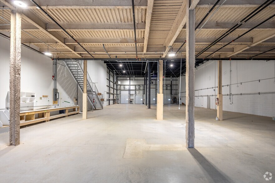 More Photos Of 4177-4233 Rue Marcel Lacasse, Boisbriand Industrial For Lease