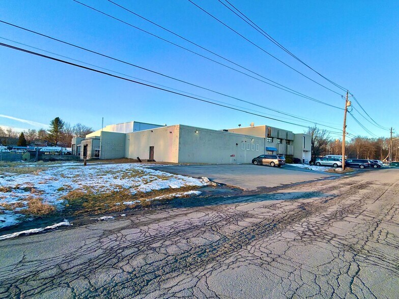 More Photos Of 36-60 Industrial pl, Middletown Manufacturing For Lease
