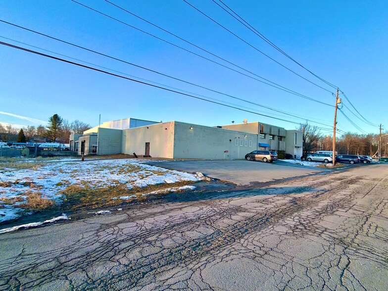More Photos Of 36-60 Industrial pl, Middletown Manufacturing For Lease