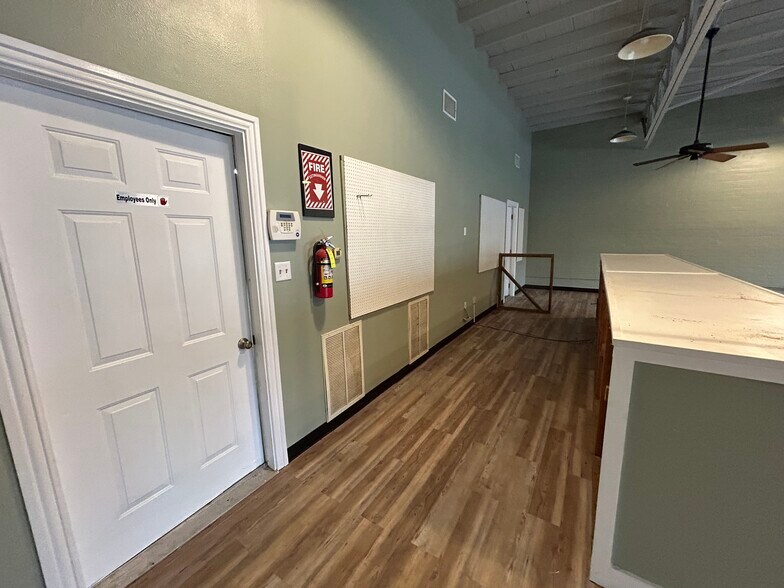 More Photos Of 121 S Glenwood Blvd, Tyler Storefront For Sale