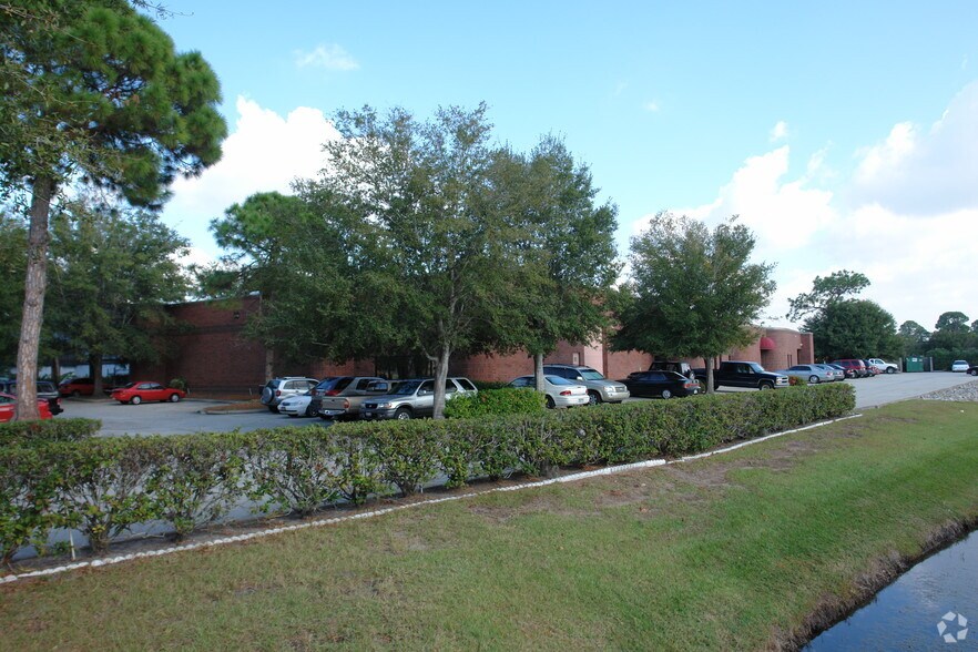 More Photos Of 6460 Parkland Dr, Sarasota Warehouse For Sale