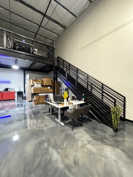 More Photos Of 2100 Double Creek Dr, Round Rock Showroom For Sale