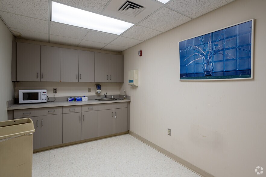 More Photos Of 140 High St, Springfield Unknown For Sale