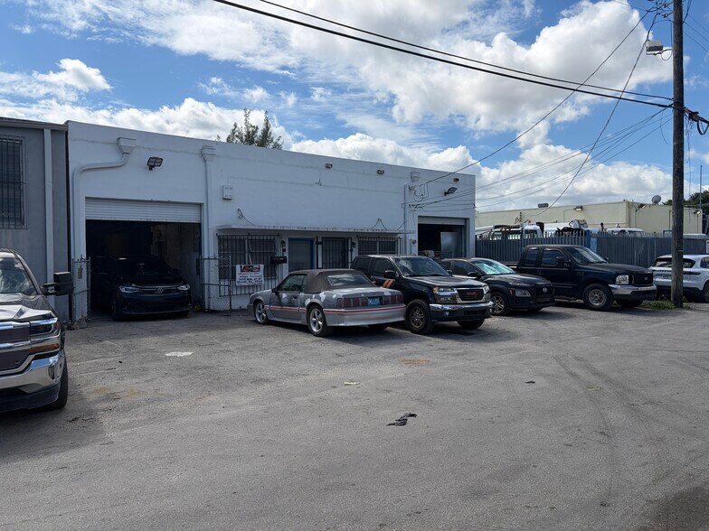 More Photos Of 3636 NW 48th Ter, Miami Manufacturing For Lease