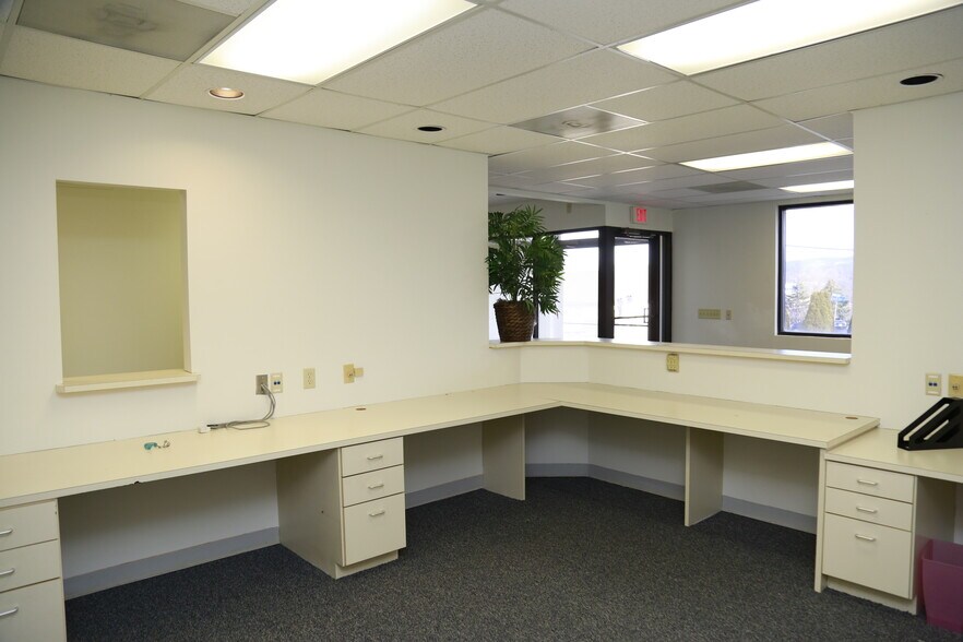 More Photos Of 2 Highland Park Dr, Uniontown Medical For Lease