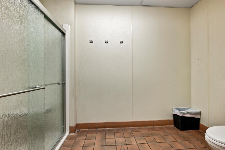 More Photos Of 18 Sportsman Dr, Clarion Medical For Lease