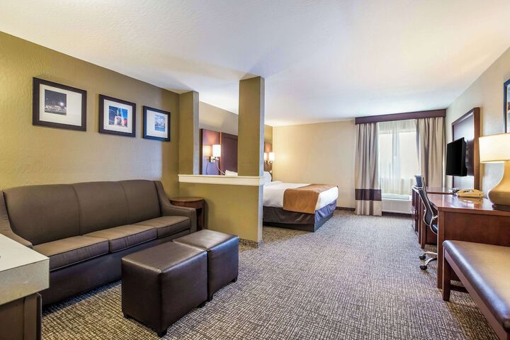 More Photos Of 730 E Xenia Dr, Fairborn Hotel For Sale