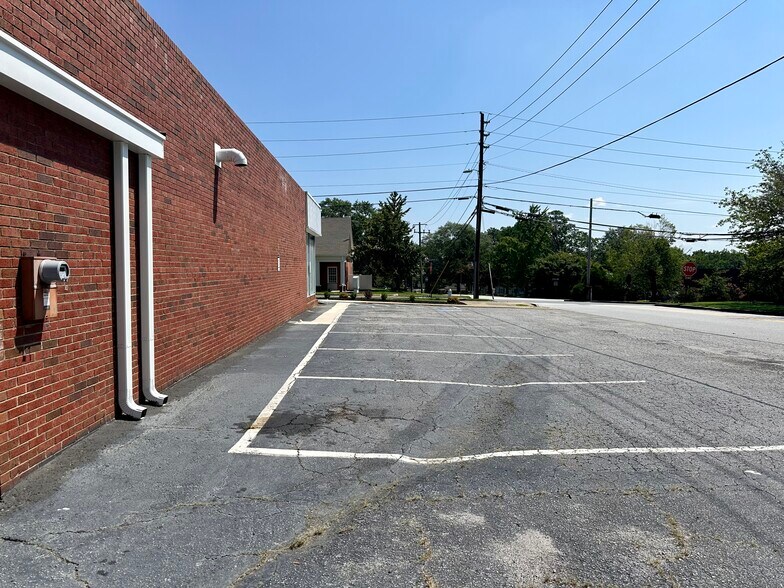 More Photos Of 8463 Campbellton St, Douglasville Freestanding For Lease