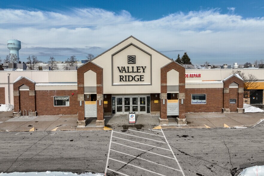 More Photos Of 1240-1570 Frontage Rd W, Stillwater Storefront For Lease