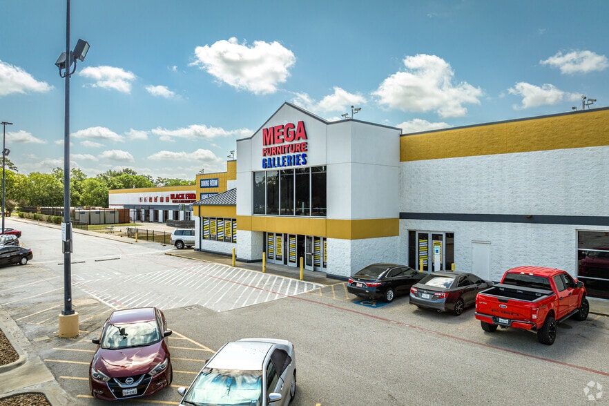 More Photos Of 7075 FM 1960 Rd W, Houston Warehouse For Lease