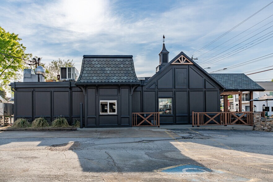 More Photos Of 320 W College St, Pulaski Fast Food For Sale