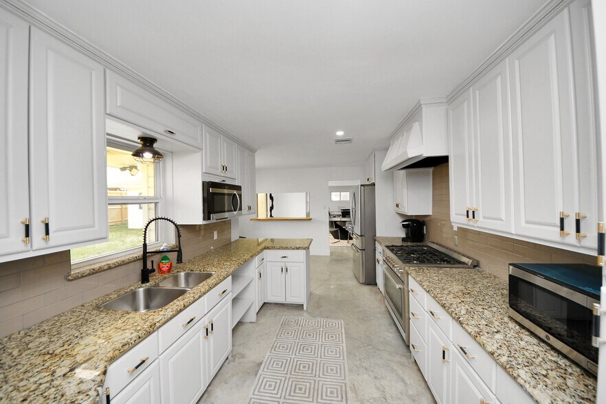 More Photos Of 4738 W. Alabama, Houston Loft Creative Space For Sale