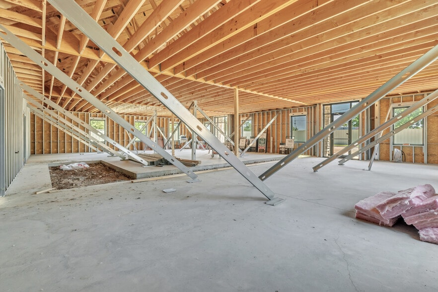 More Photos Of 207 E. Memorial Road, Oklahoma City Medical For Lease