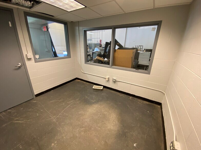 More Photos Of 855 E Grand Ave, Lake Villa Auto Dealership For Lease