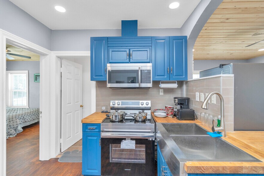 More Photos Of 915 8th St, Galveston Apartments For Sale