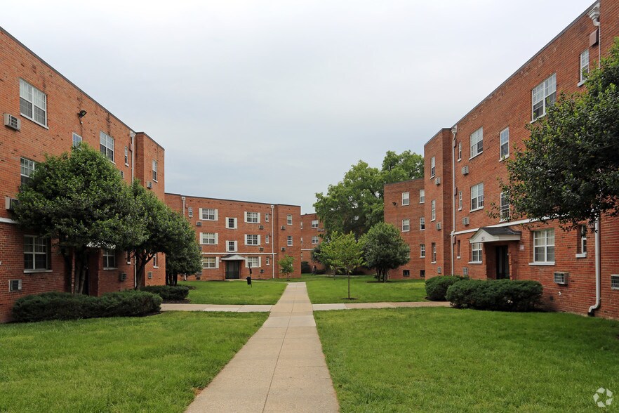 More Photos Of 3301 Chillum Rd, Mount Rainier Apartments For Sale