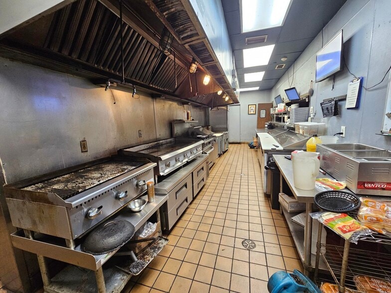 More Photos Of 2505 Manatee Ave E, Bradenton Restaurant For Sale