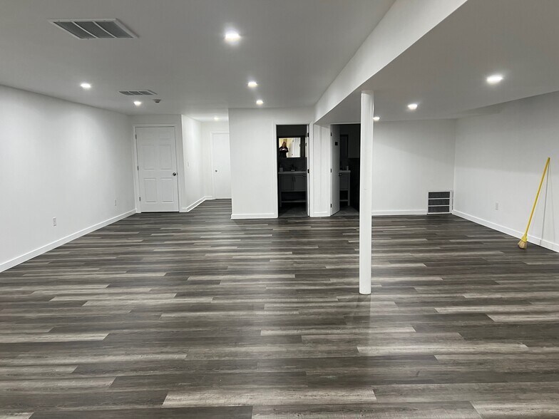 More Photos Of 900 Boston Post Rd, Old Saybrook Storefront Retail Office For Sale