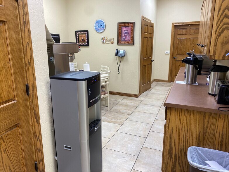 More Photos Of 5500 Bluebird St, Amarillo Storefront For Sale