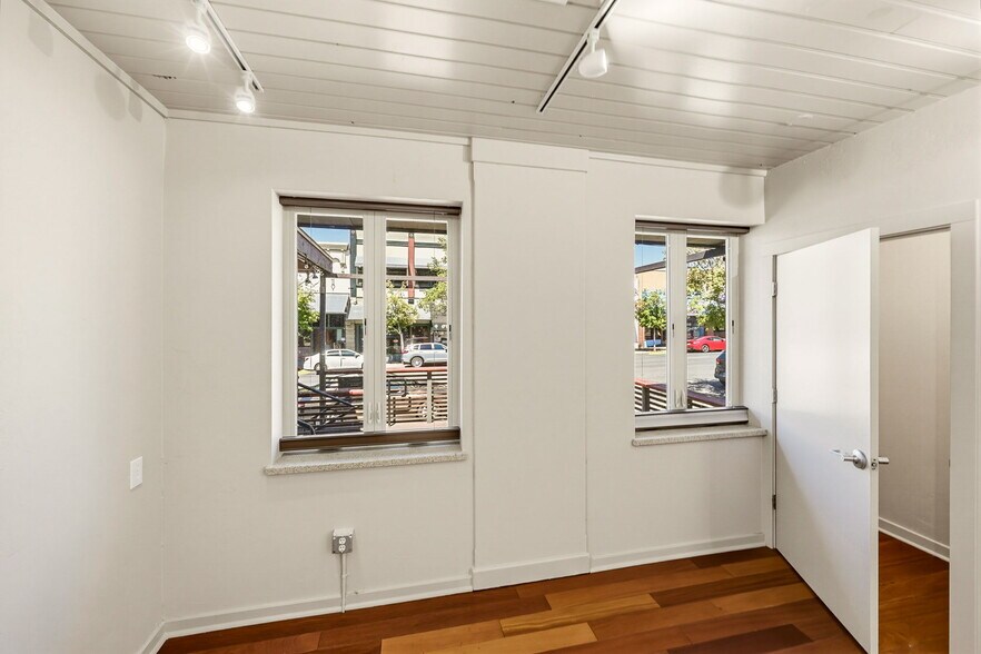 More Photos Of 120 E Main St, Ashland Freestanding For Sale