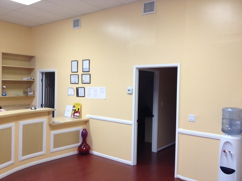 More Photos Of 912-914 S Victory Blvd, Burbank Storefront Retail Office For Lease