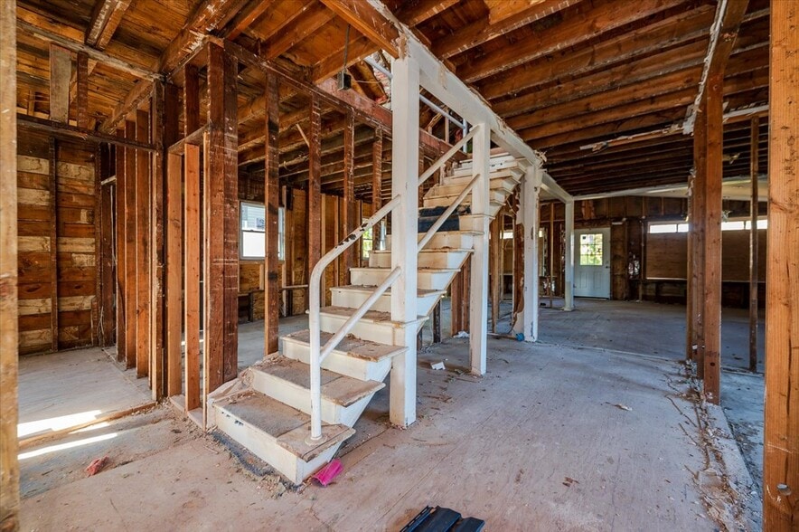 More Photos Of 304 Larkfield Rd, East Northport Freestanding For Sale