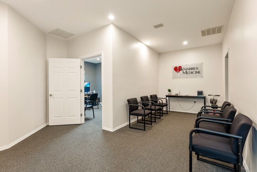 More Photos Of 2004 Bayshore Rd, Villas Medical For Sale