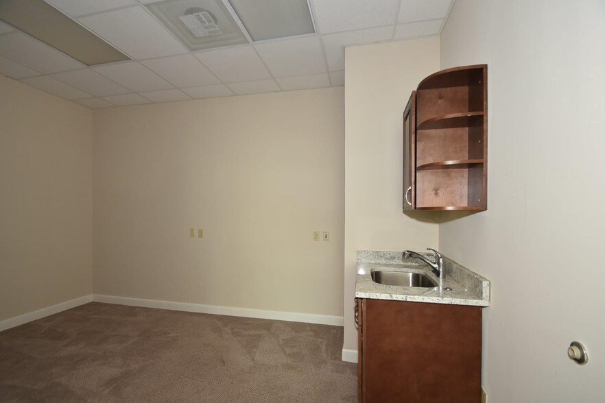 More Photos Of 1700 W Woolbright Rd, Boynton Beach Medical For Lease