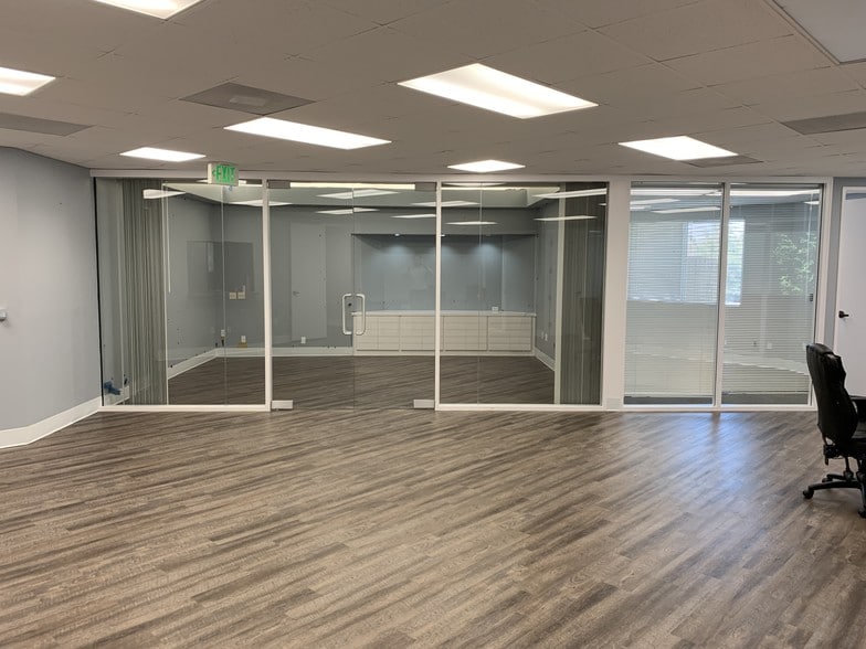 More Photos Of 20720 Ventura Blvd, Woodland Hills Office For Lease
