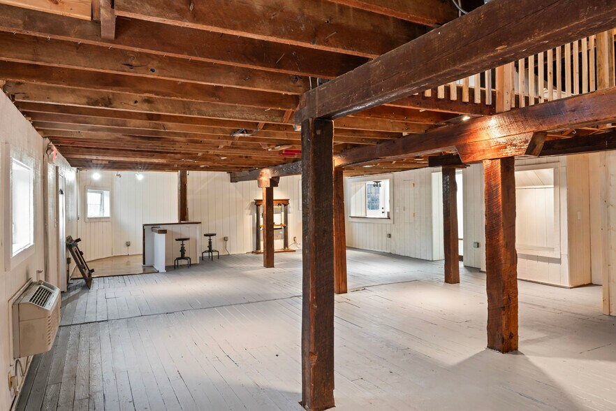 More Photos Of 20704 Ashburn Rd, Ashburn Unknown For Lease