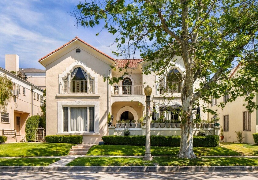 More Photos Of 326 N Sycamore Ave, Los Angeles Apartments For Sale