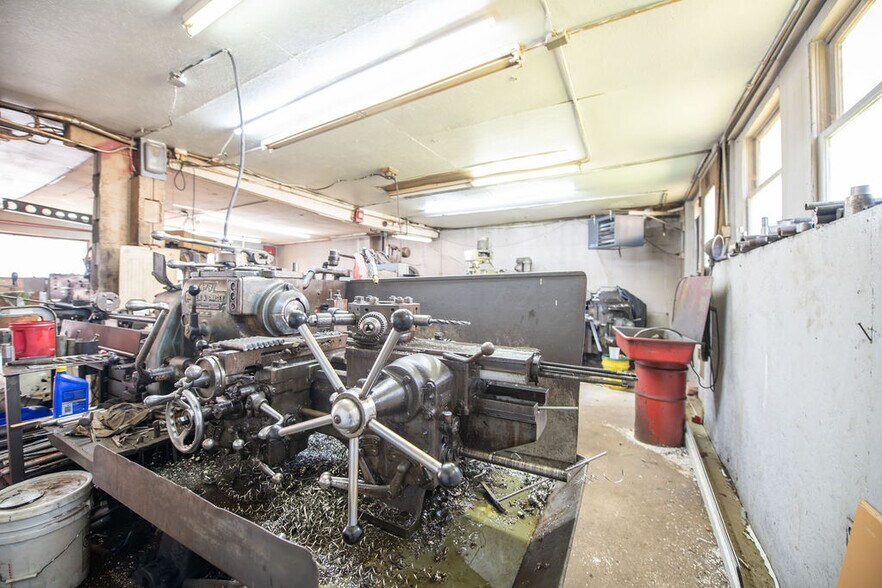 More Photos Of 1128 N Main St, Uhrichsville Manufacturing For Sale