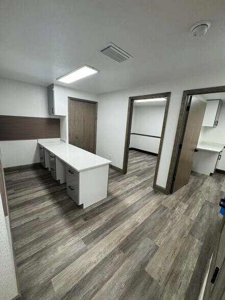 More Photos Of 301 Frontage Rd, Clermont Medical For Lease