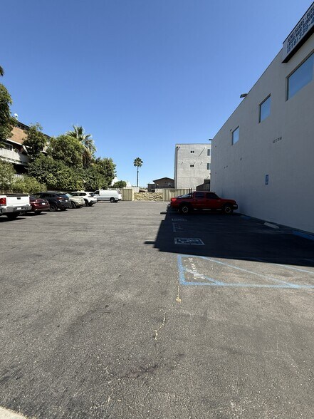 More Photos Of 14673 Parthenia St, Panorama City Medical For Lease