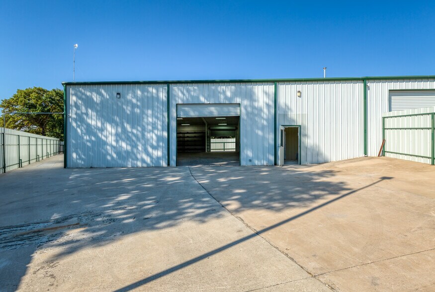 More Photos Of 3100 E Highway 199, Springtown Warehouse For Lease