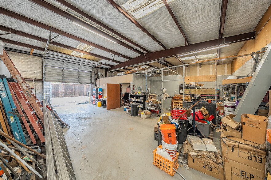 More Photos Of 424 S Bryan Belt Line Rd, Mesquite Flex For Sale