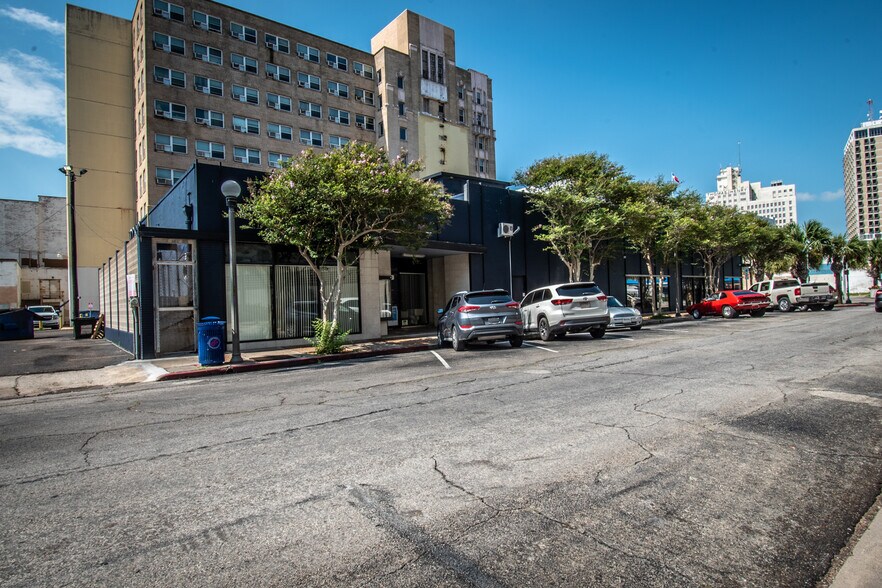 More Photos Of 424 N Chaparral St, Corpus Christi Restaurant For Sale