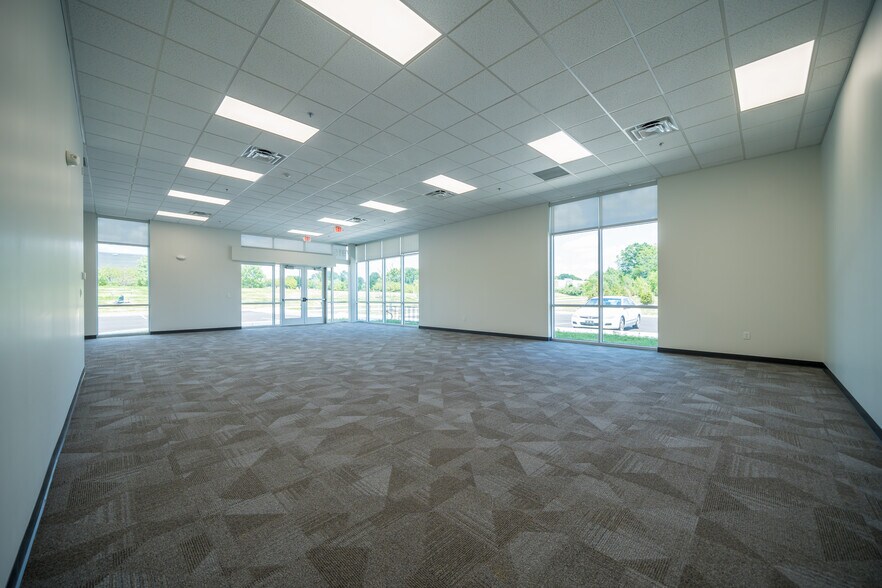 More Photos Of 7915 Smith's Mill Rd, New Albany Distribution For Lease