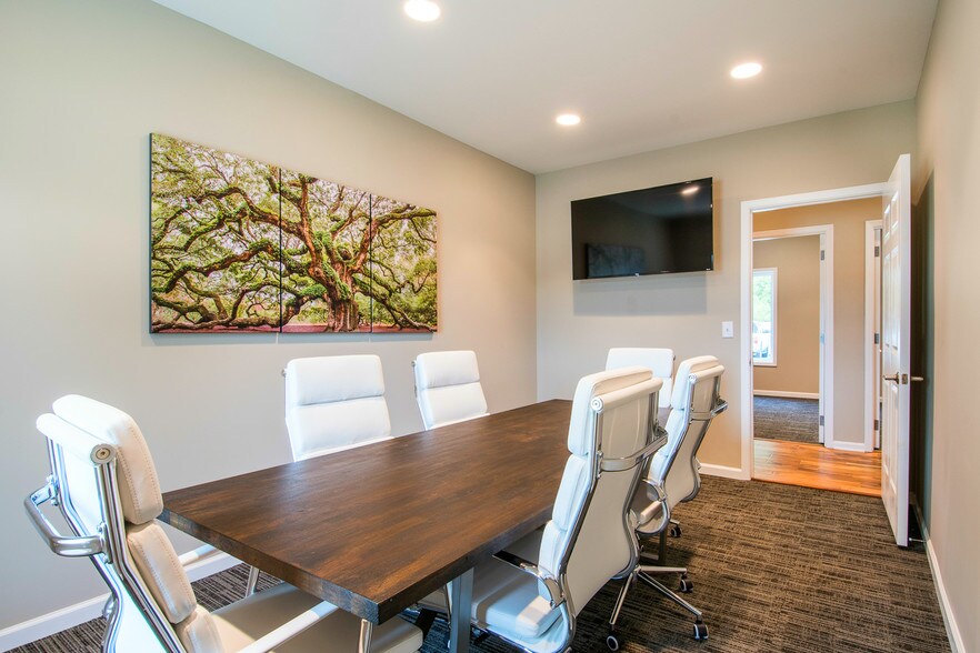 More Photos Of 525 Folly Rd, Charleston Office For Lease