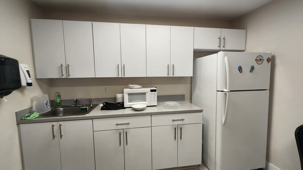 More Photos Of 9601 SW 40th St, Miami Medical For Sale