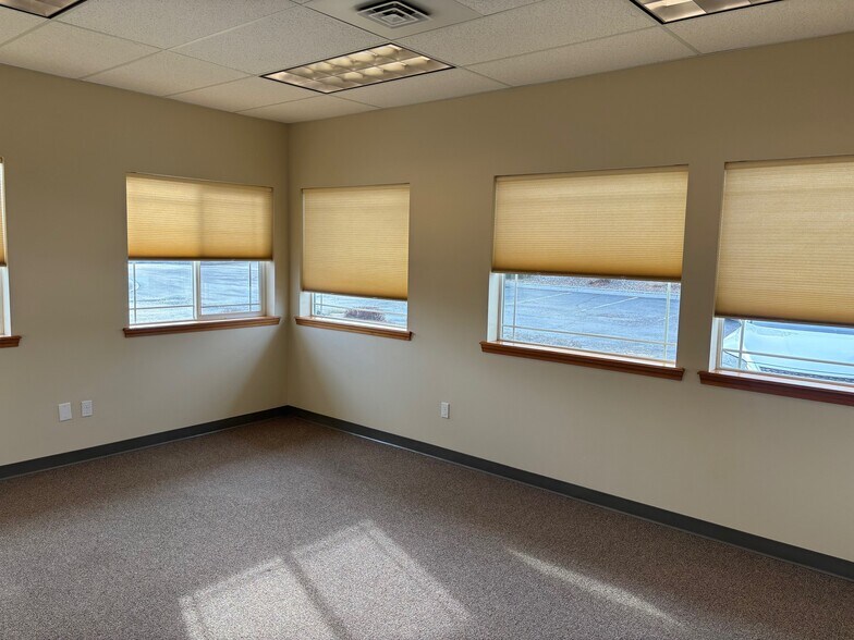 More Photos Of 2805 Saint Andrews Loop, Pasco Office For Lease