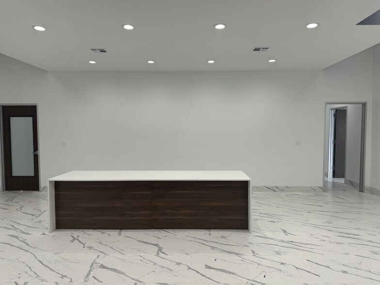 More Photos Of 11507 S Highway 6, Sugar Land Freestanding For Lease