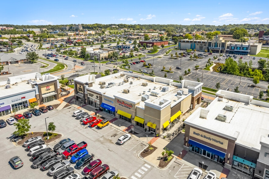 More Photos Of 201-217 S Stewart Rd, Liberty Storefront For Sale