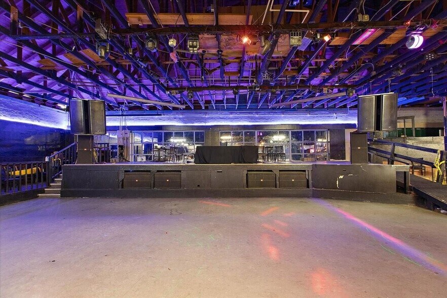 More Photos Of 1507 North St, Nacogdoches Bar For Sale