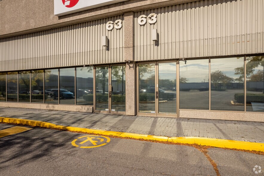 More Photos Of 6325-6475 Boul des Grandes-Prairies, Montréal Unknown For Lease