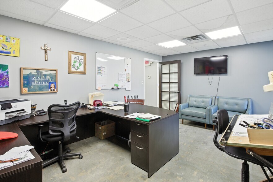 More Photos Of 4800 Joslyn Rd, Lake Orion Light Manufacturing For Sale