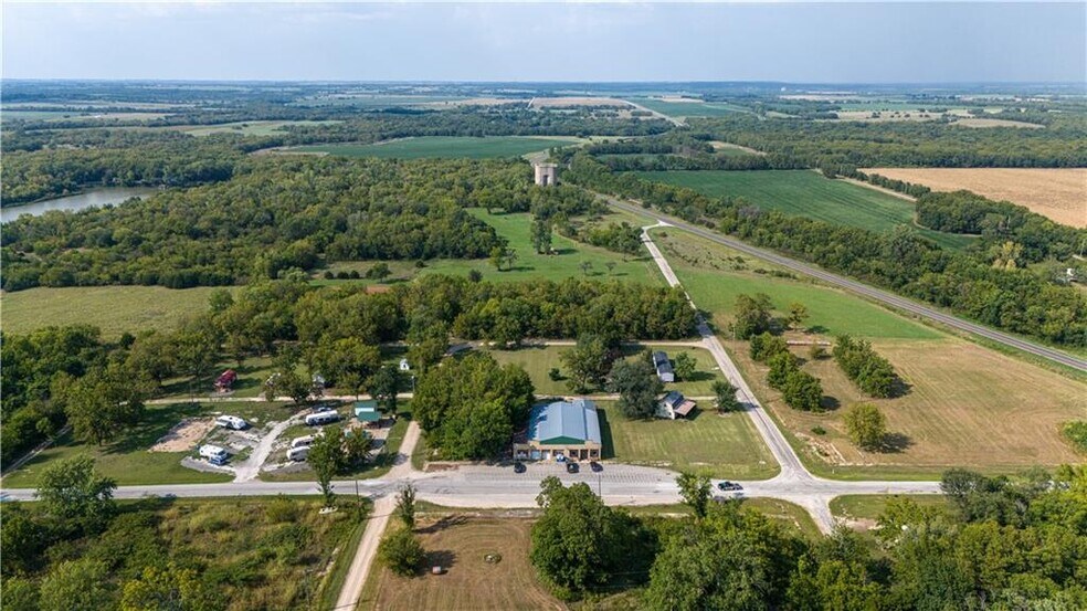 More Photos Of 86 3rd St, Moran Convenience Store For Sale