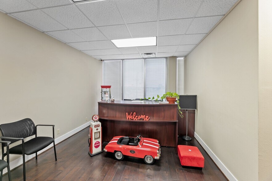 More Photos Of 1802 NE Loop 410, San Antonio Office For Sale