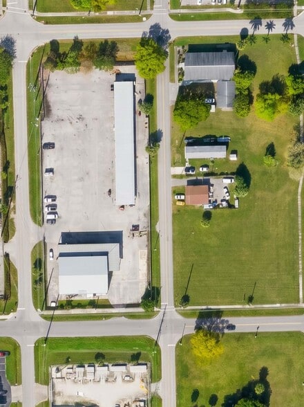 More Photos Of 250 E Charlotte Ave, Punta Gorda Warehouse For Lease